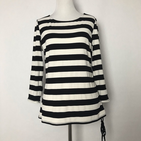 Vince Camuto Tops - 🎁 Vince Camuto Black White Stripes Women’s Size Medium Top